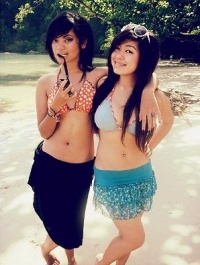 CewekNarsisPakeBikini01