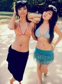 CewekNarsisPakeBikini02