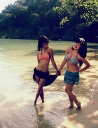 CewekNarsisPakeBikini03