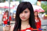 Umbrella-girl-cantik-dan-seksi-pada-gelaran-la-light-road-race-2012-banjar-2
